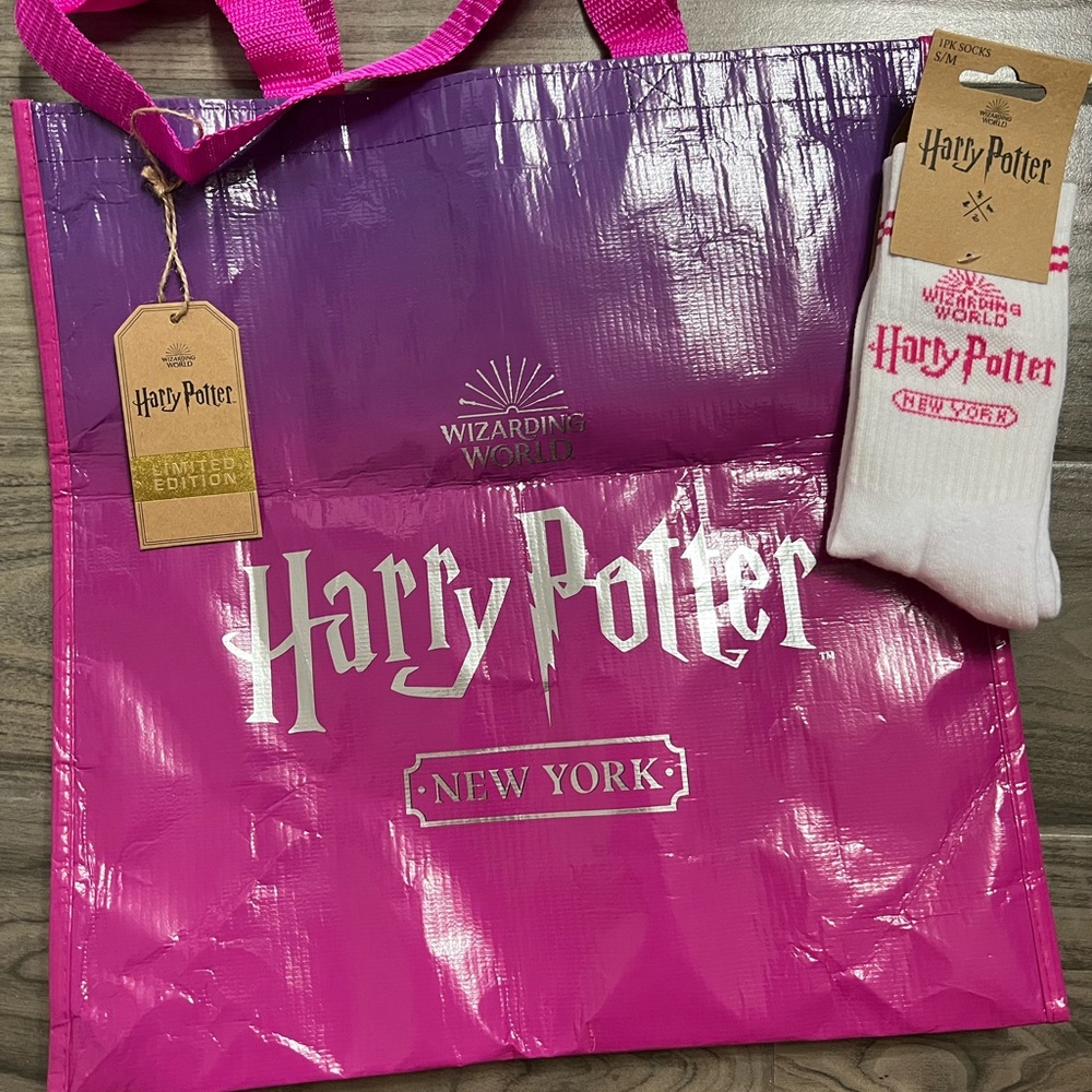 Harry Potter New York Limited Edition Magenta Colourpop Reusable Bag and Socks